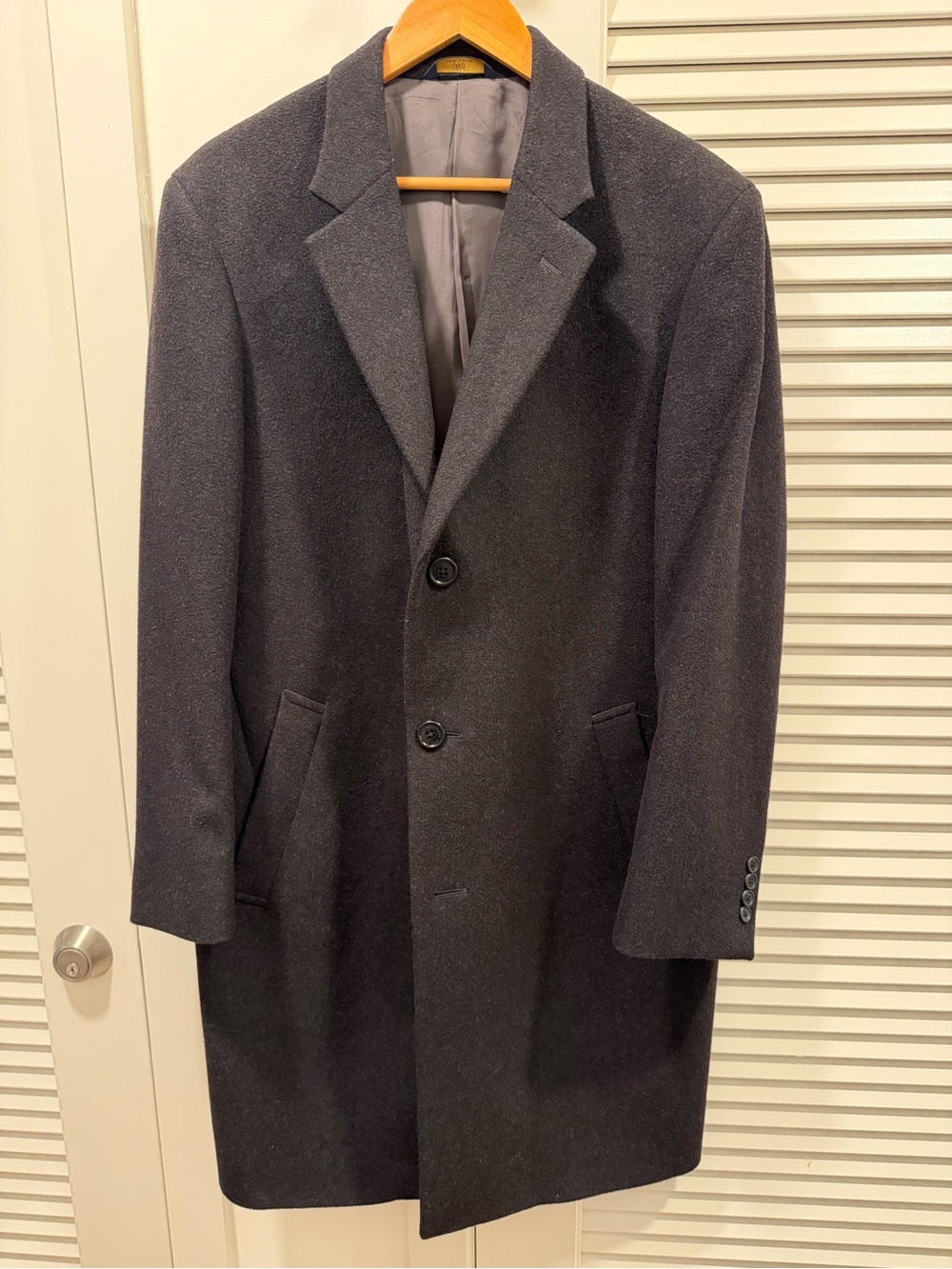 Men's Classic Charcoal Overcoat - Brooks Brothers - 40R